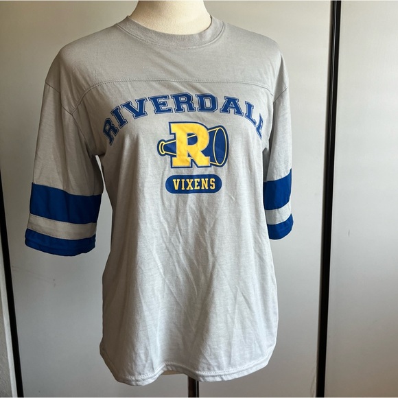 Riverdale Vixens Cheer t-shirt - Picture 1 of 3
